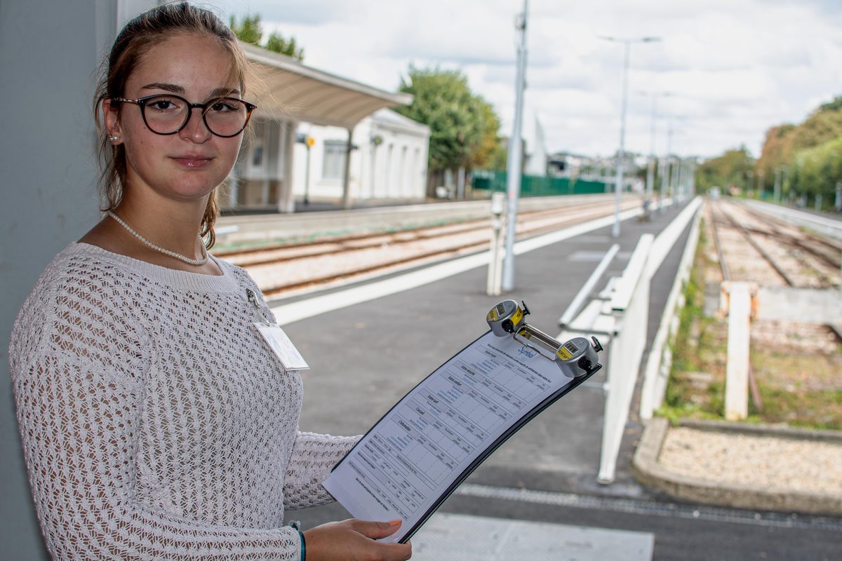 Enquêtrice Symbial en gare